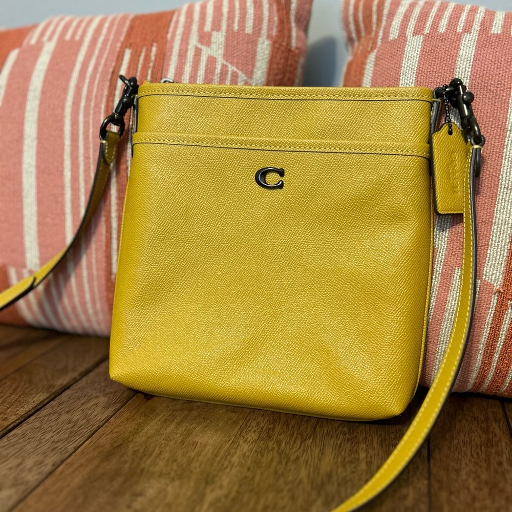 Coach - Kitt Leather Gold Tone Messenger Crossbody Bag in Yellow-Mustard-Gold